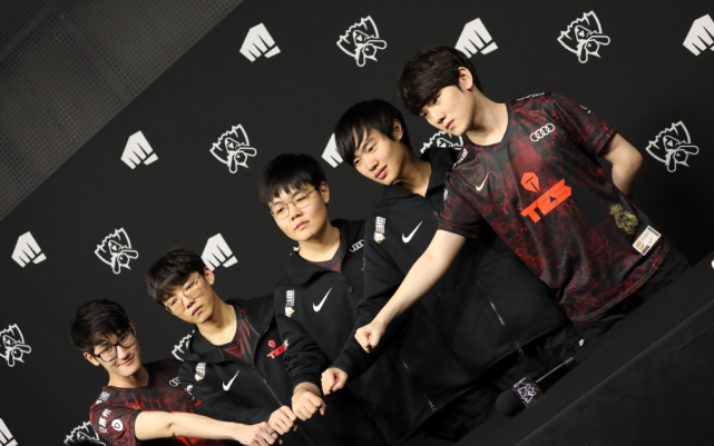 先发角色的 先发角色的