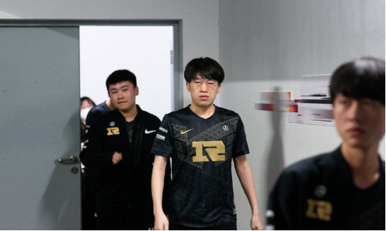 他以 他以